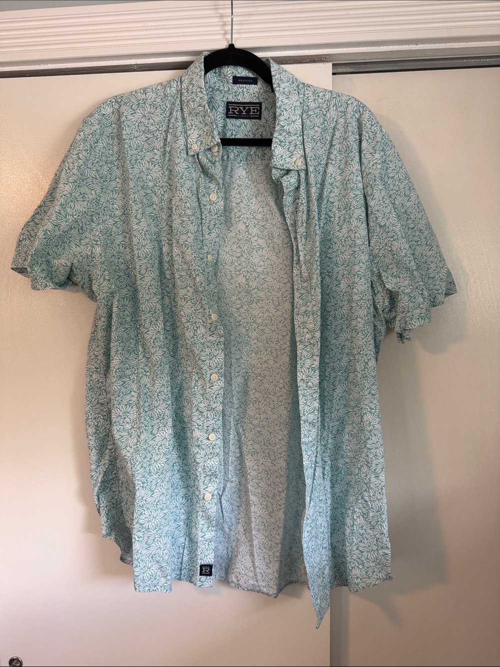 Rye Light Aqua Short Sleeve Button-Down Shirt with Leaf Print